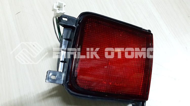SUNNY B13-STOP LAMBASI İÇ SAĞ 90-95 SUNNY B13-STOP LAMBASI İÇ SAĞ 90-95