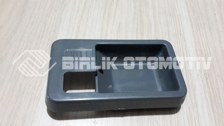 CARRY-ÖN KAPI İÇ AÇMA KOLU ÇERÇEVESİ SAĞ GRİ 90-98 CARRY-ÖN KAPI İÇ AÇMA KOLU ÇERÇEVESİ SAĞ GRİ 90-98