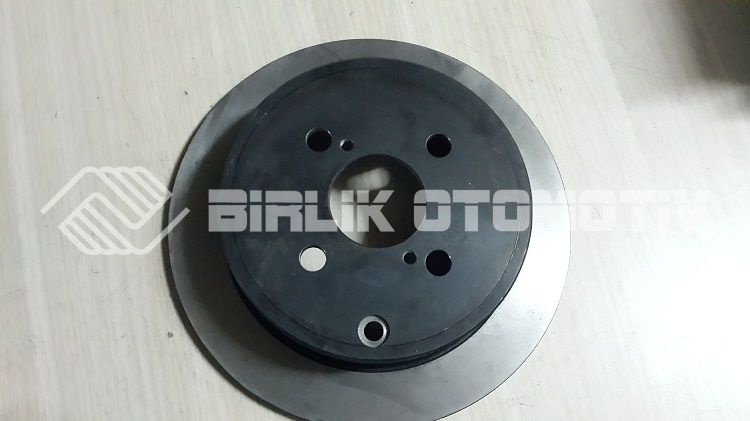 COROLLA ZZ121-ARKA FREN DSK BENZ. 02-06 (TAKIM) (258 MM)