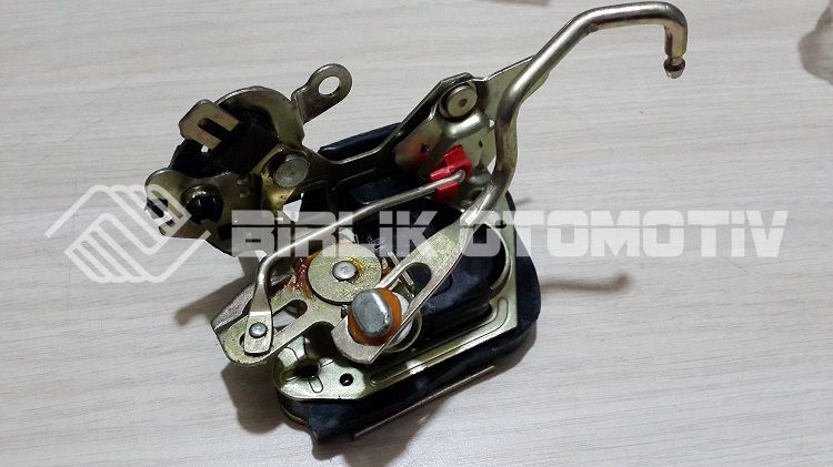 COROLLA AE92-ARKA KAPI KİLİDİ SOL 88-92 COROLLA AE92-ARKA KAPI KİLİDİ SOL 88-92