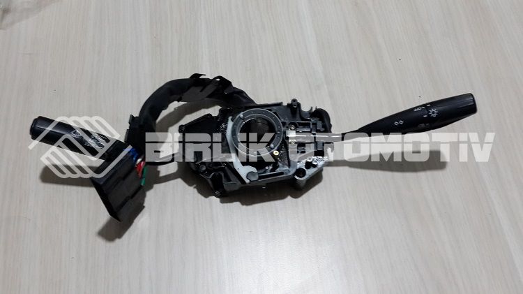 HILUX LN85-FAR SİNYAL KOLU 89-97 HILUX LN85-FAR SİNYAL KOLU 89-97