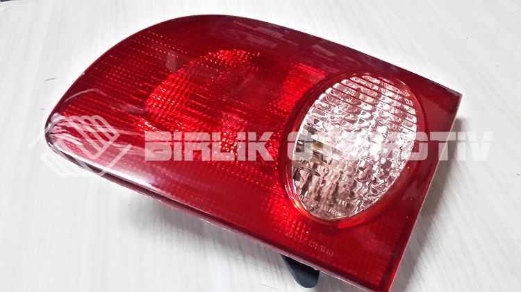 COROLLA ZZ111-STOP LAMBASI İÇ SAĞ 00-02 COROLLA ZZ111-STOP LAMBASI İÇ SAĞ 00-02
